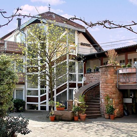 Hotel- Restaurant Zum Schwan Waldfischbach-Burgalben エクステリア 写真