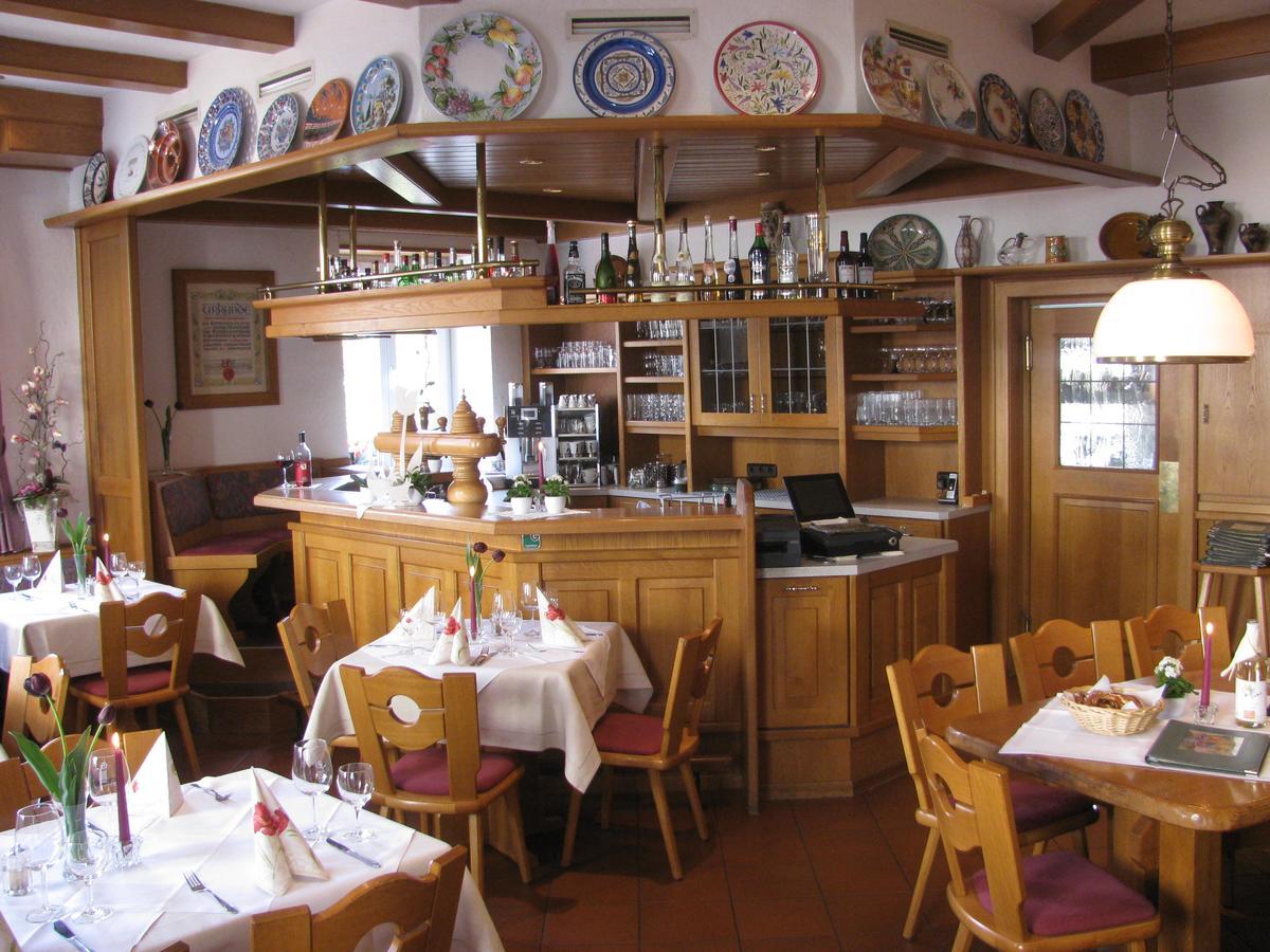 Hotel- Restaurant Zum Schwan Waldfischbach-Burgalben エクステリア 写真