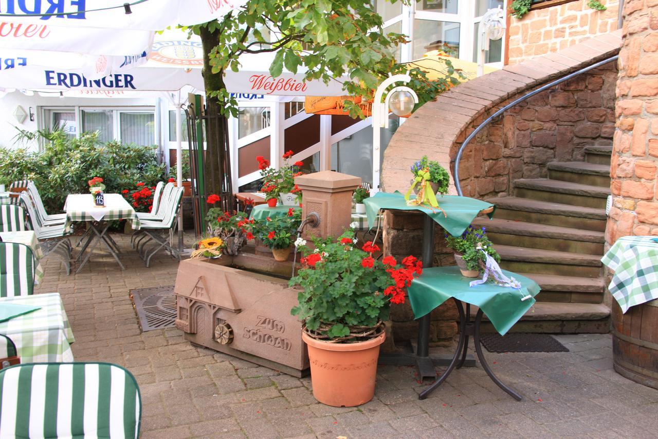 Hotel- Restaurant Zum Schwan Waldfischbach-Burgalben エクステリア 写真