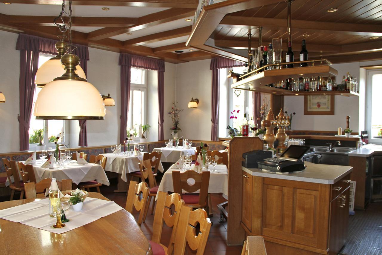 Hotel- Restaurant Zum Schwan Waldfischbach-Burgalben エクステリア 写真