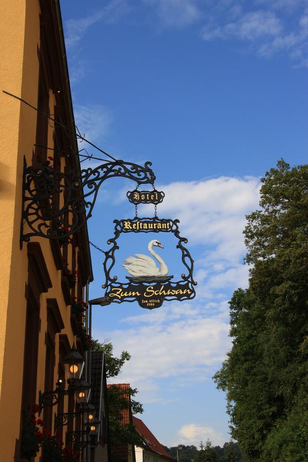 Hotel- Restaurant Zum Schwan Waldfischbach-Burgalben エクステリア 写真