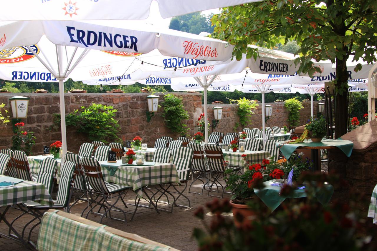 Hotel- Restaurant Zum Schwan Waldfischbach-Burgalben エクステリア 写真