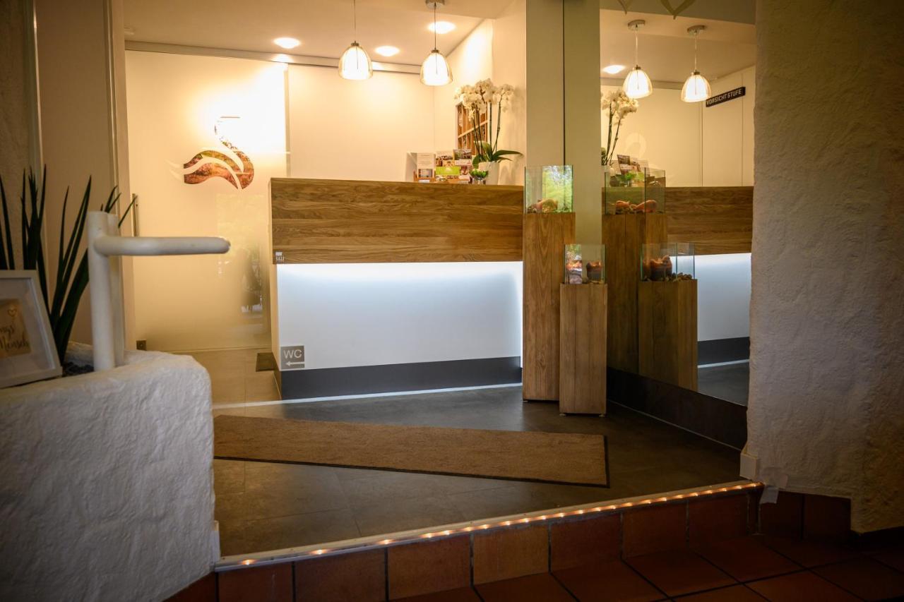 Hotel- Restaurant Zum Schwan Waldfischbach-Burgalben エクステリア 写真