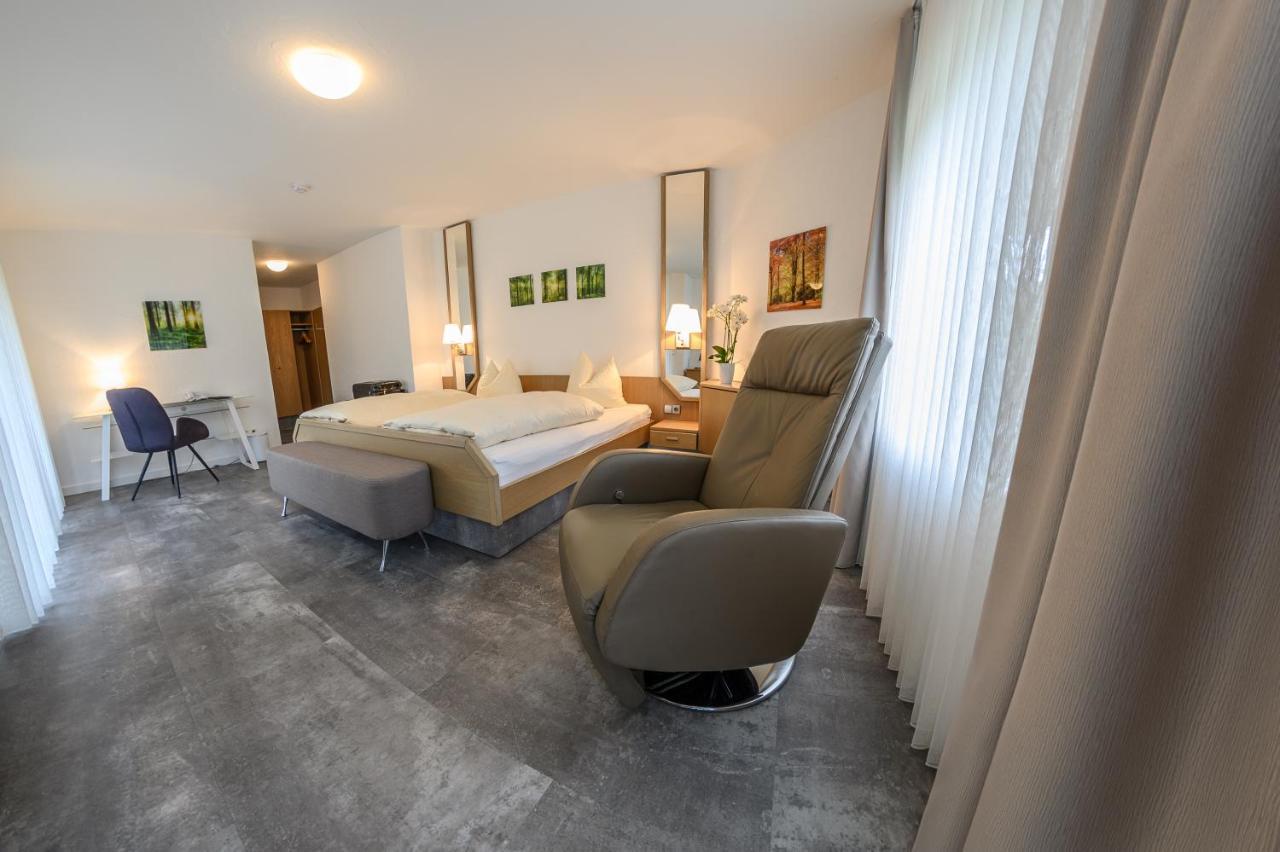 Hotel- Restaurant Zum Schwan Waldfischbach-Burgalben エクステリア 写真