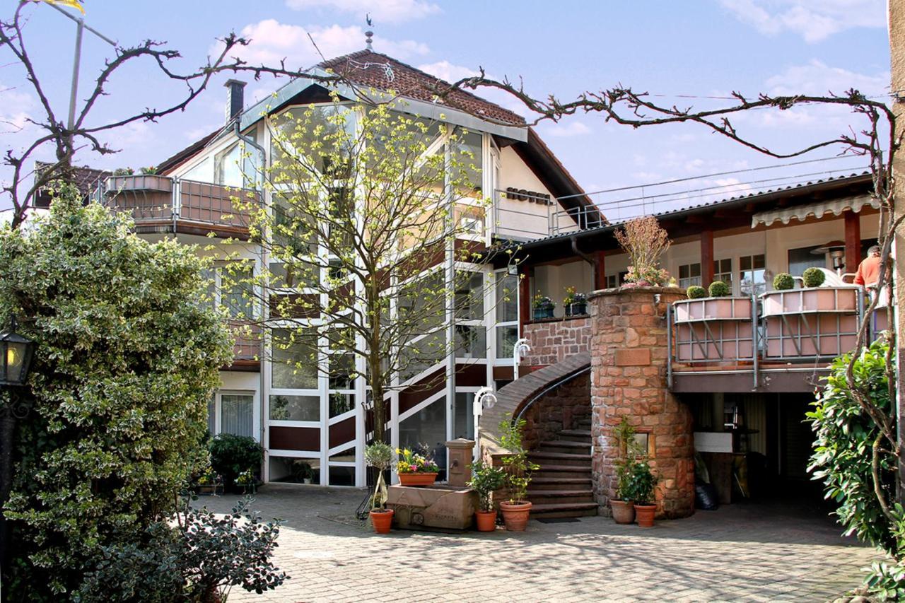 Hotel- Restaurant Zum Schwan Waldfischbach-Burgalben エクステリア 写真